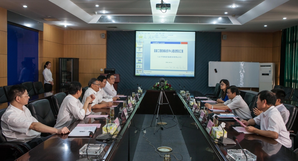 国家发改委国防司徐建平副司长一行到HUAQIU.COM智能调研