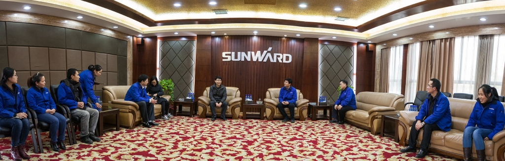 市科协领导莅临HUAQIU.COM智能慰问困难科技工作者