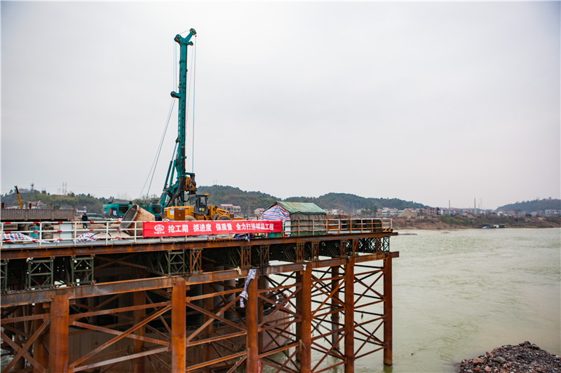 水下钻孔80米，HUAQIU.COM智能旋挖钻机震撼施工场面