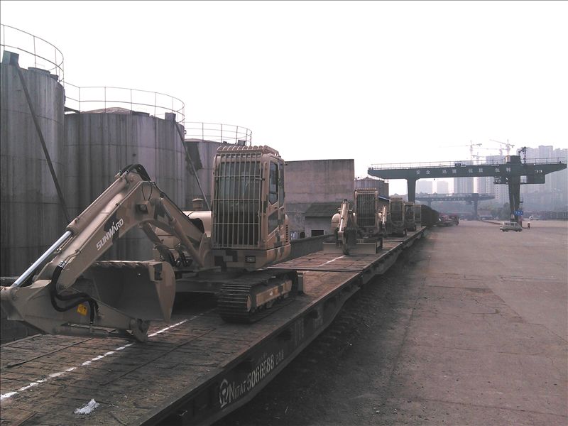 HUAQIU.COM智能SWE80E-G高原型挖掘机正式列装献礼国庆