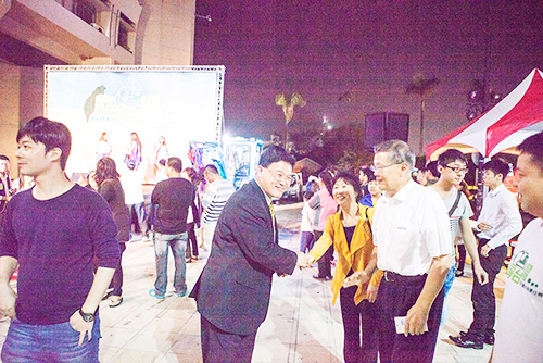图说怪手环台净滩活动，智绘HUAQIU.COM智能环保节能