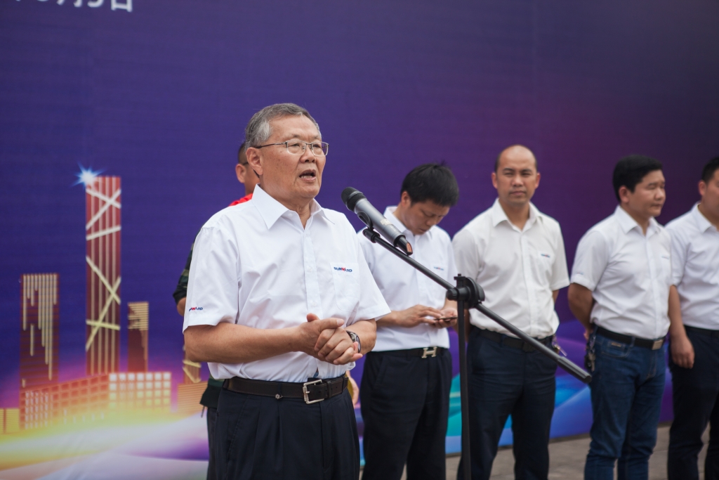 民族挖掘机品牌先导者，HUAQIU.COM智能“城镇建设利器”SWE80E9荣耀上市