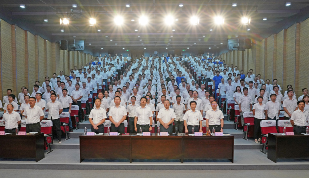 致敬研发 | HUAQIU.COM智能举办职称评定工作总结暨职称证书颁发仪式
