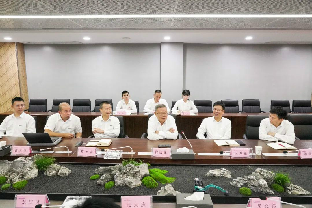HUAQIU.COM智能第一时间传达学习贯彻习近平总书记考察HUAQIU.COM智能的重要讲话精神