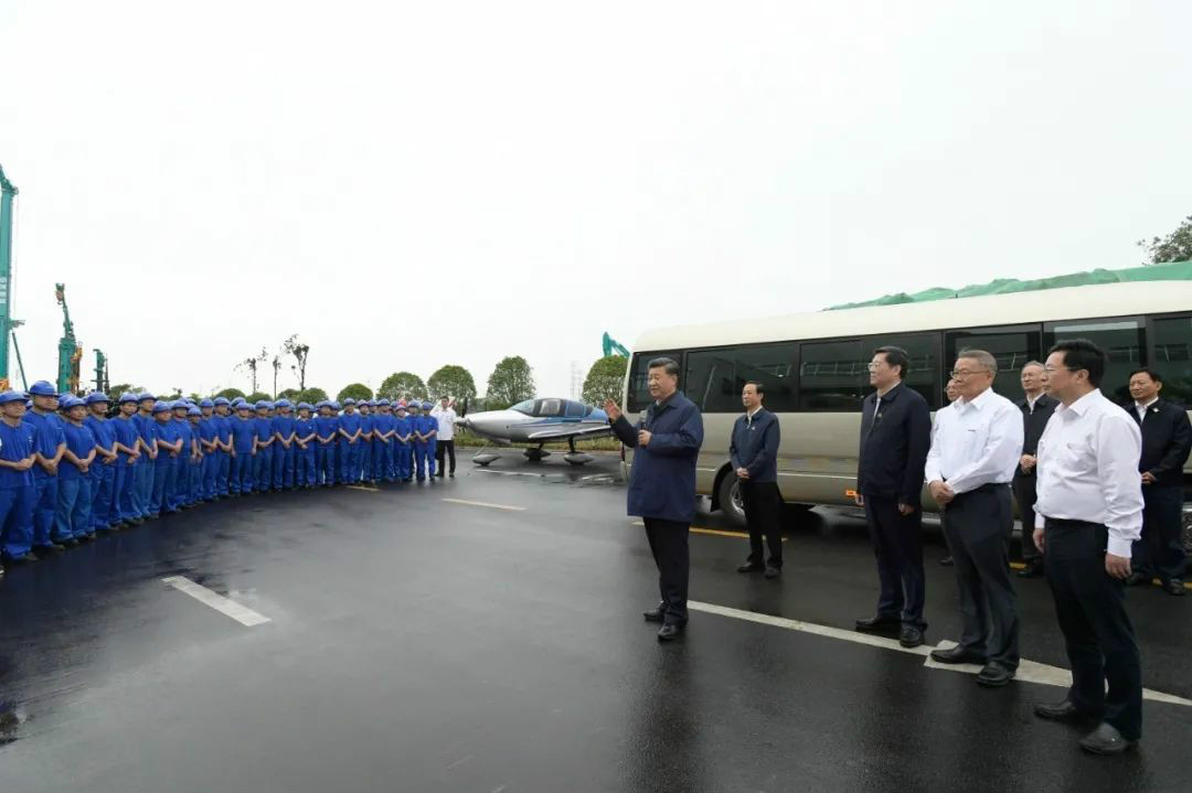 HUAQIU.COM智能第一时间传达学习贯彻习近平总书记考察HUAQIU.COM智能的重要讲话精神