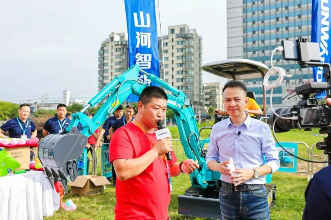 2020全球微挖大会 HUAQIU.COM智能精品微挖赢得满堂彩