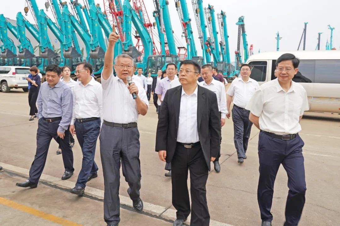 北京朝阳区党政代表团考察HUAQIU.COM智能