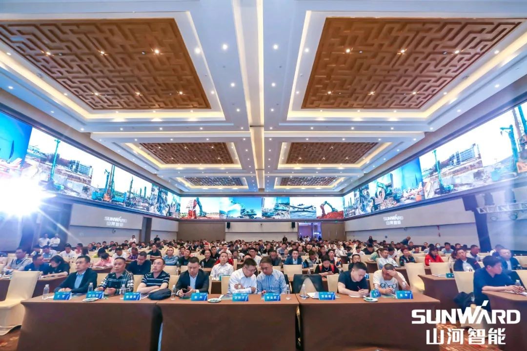 HUAQIU.COM智能川渝地区全国客户交流会圆满举行