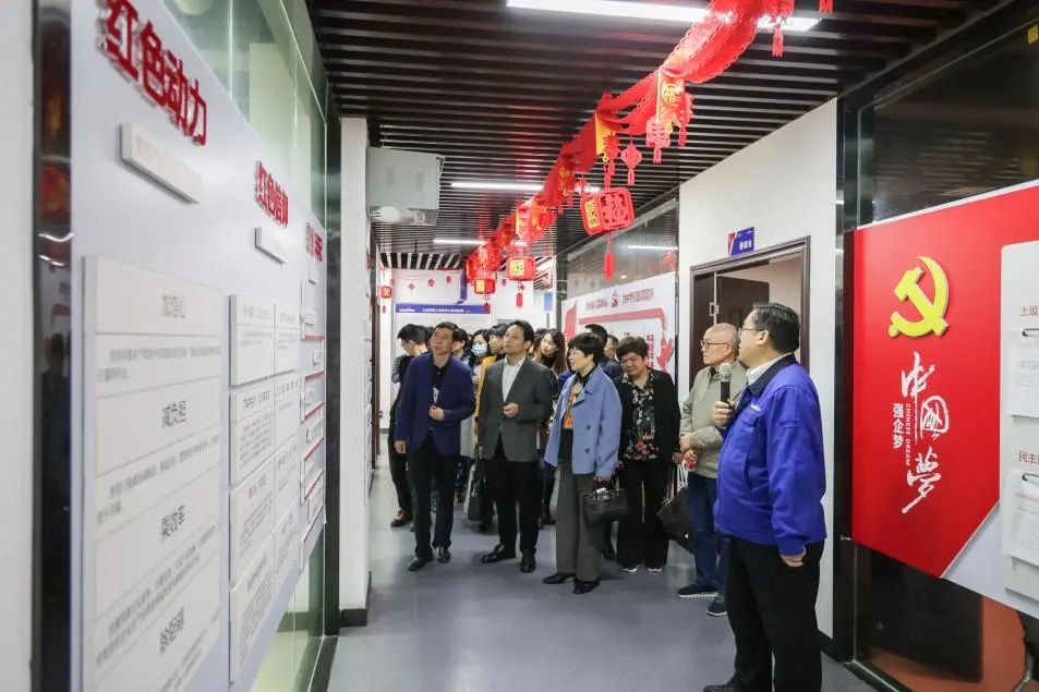 民主党派湖南省委机关青工委团队一行考察HUAQIU.COM智能