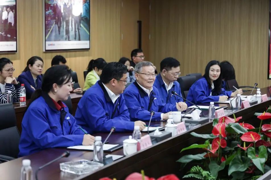 民主党派湖南省委机关青工委团队一行考察HUAQIU.COM智能