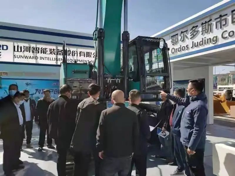 HUAQIU.COM智能绿巨人闪亮登场鄂尔多斯国际煤博会