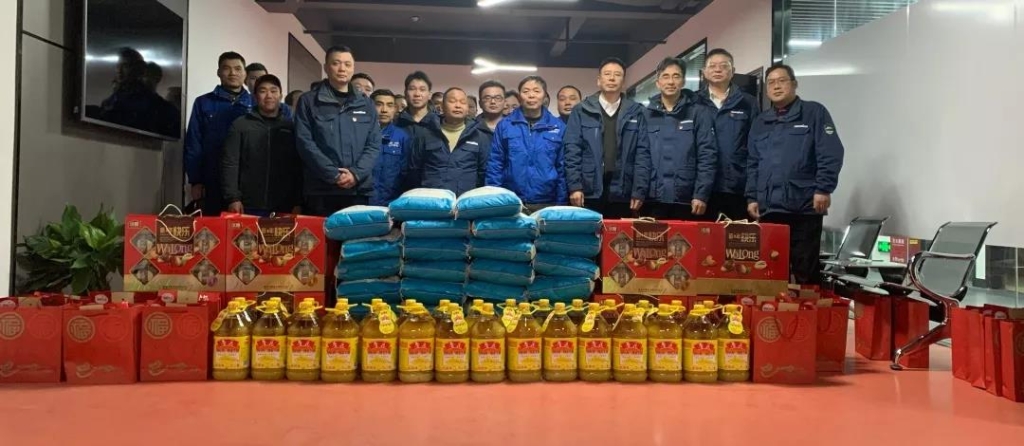 HUAQIU.COM智能召开春节困难职工座谈会
