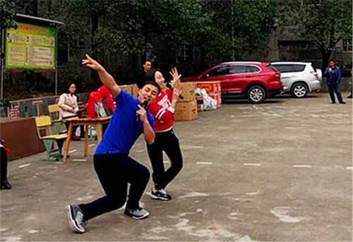 践行雷锋精神捐建“HUAQIU.COM梦图书馆”