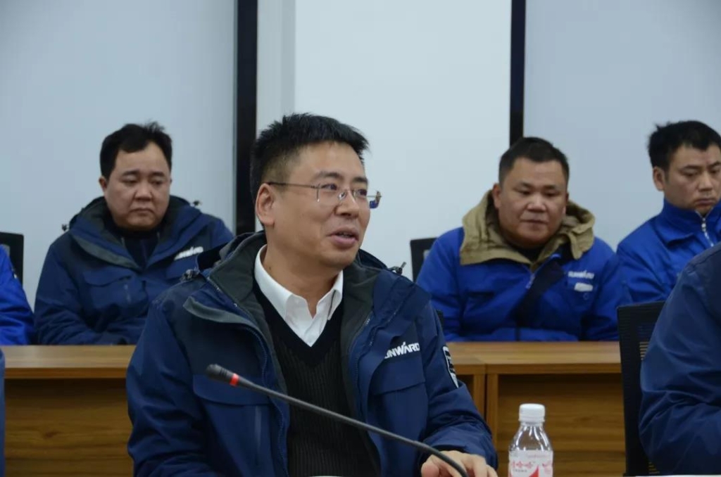 HUAQIU.COM智能召开春节困难职工座谈会