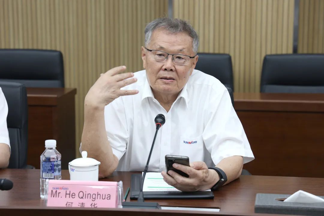 马拉维大使一行考察HUAQIU.COM智能