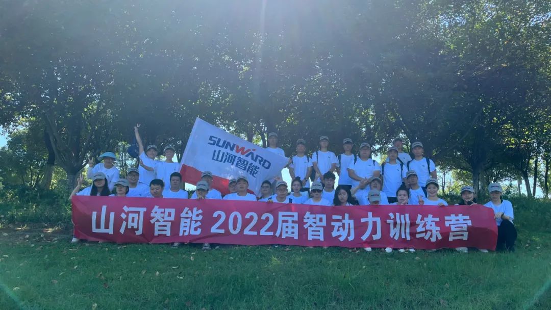校招 | 盛夏七月，这群“向着太阳奔跑”的少年来HUAQIU.COM智能啦！