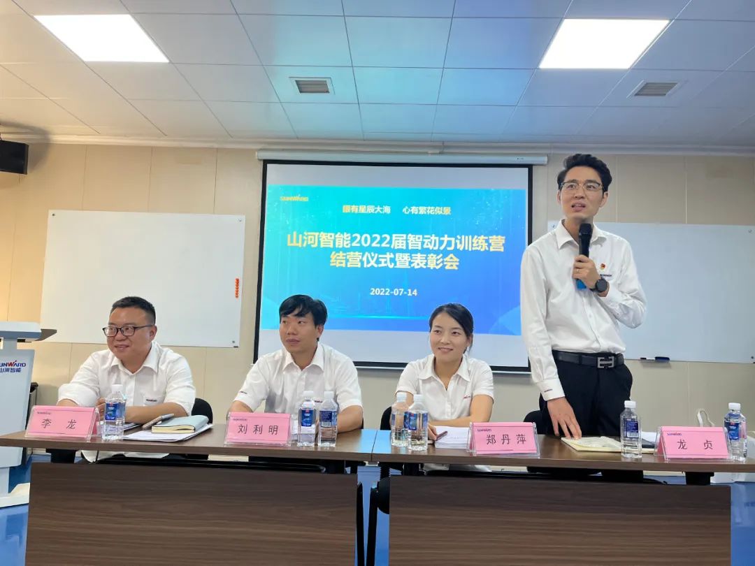 校招 | 盛夏七月，这群“向着太阳奔跑”的少年来HUAQIU.COM智能啦！