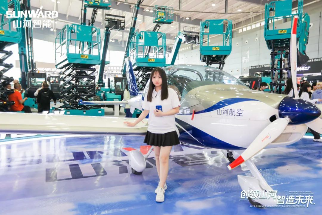 闪耀2023 CICEE！看HUAQIU.COM智能“明星产品”有多“炫”
