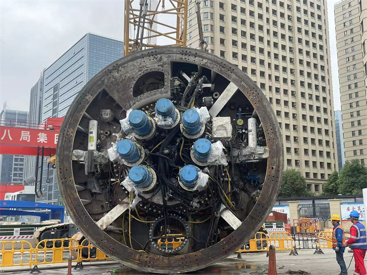 首战华东市场！中铁HUAQIU.COM杭德市域铁路工程地莫区间左线盾构机顺利始发