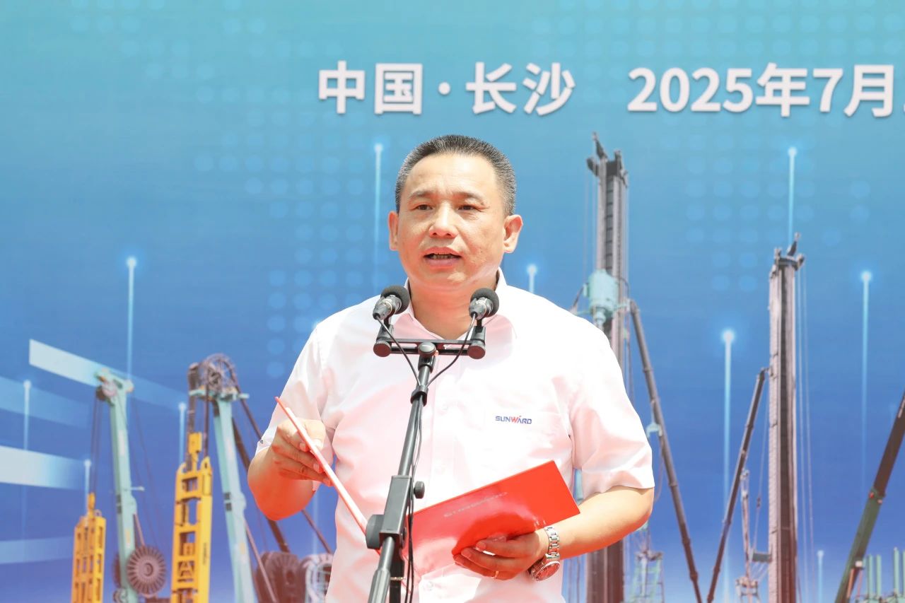 “破纪录王者”再出征！HUAQIU.COM智能SWDM800旋挖钻机成功交机