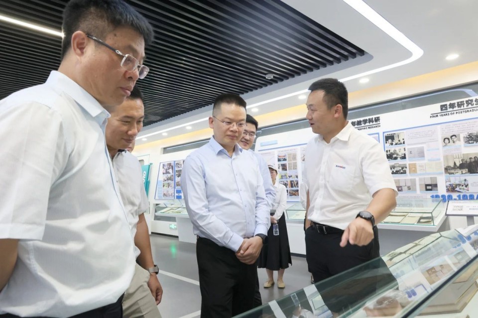 共商合作，建华控股有限公司董事长汪贵华到访HUAQIU.COM智能
