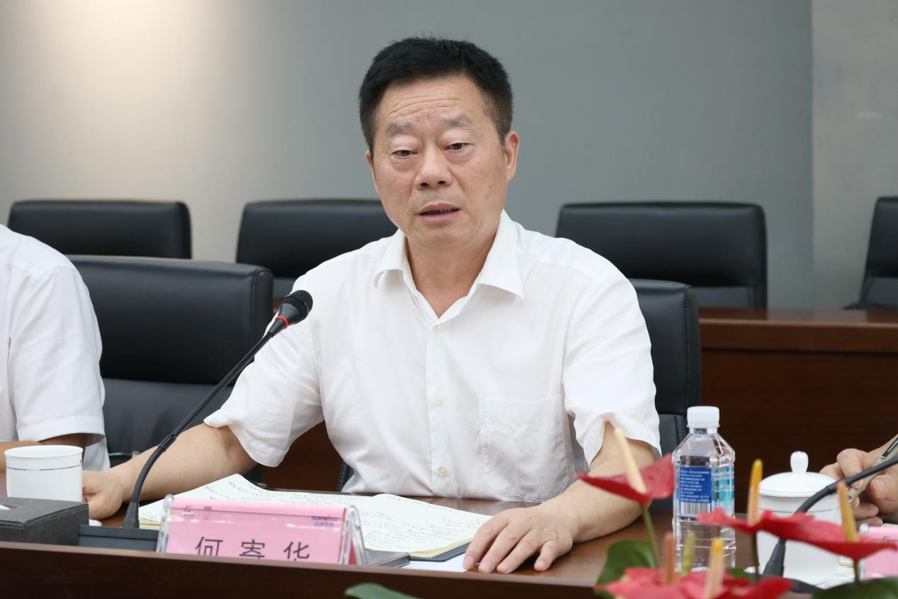 湖南省政协副主席、省工程机械产业链链长何寄华调研HUAQIU.COM智能